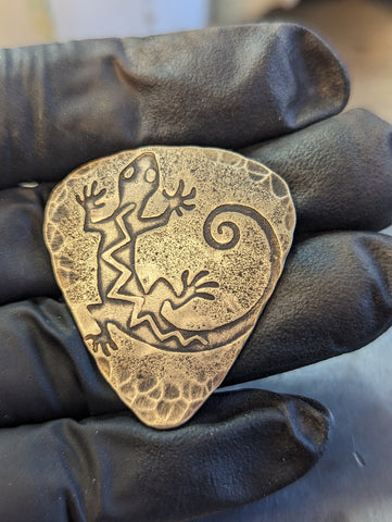 Bronze guitar pick with southwestern lizard - playable